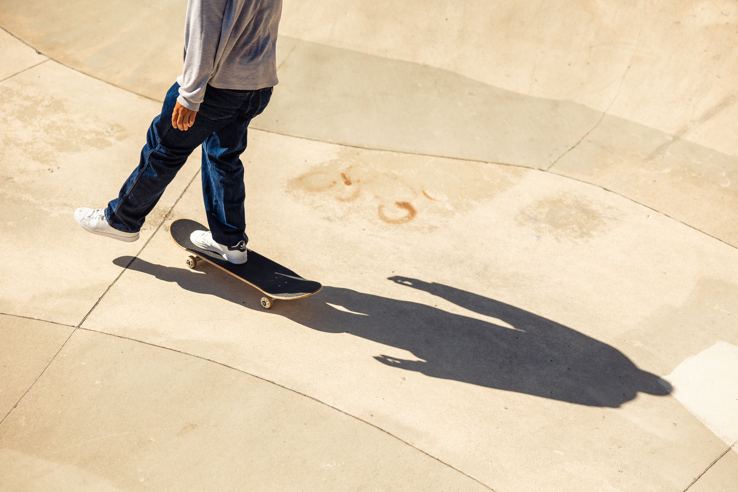 detail of person skateboarding in chicago uptown